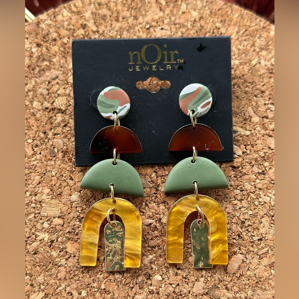 Noir earrings